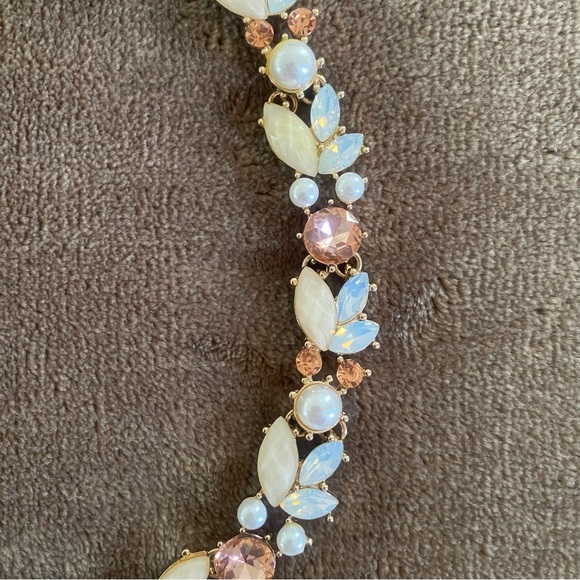 (NWOT) Statement Necklace - Picture 4 of 6